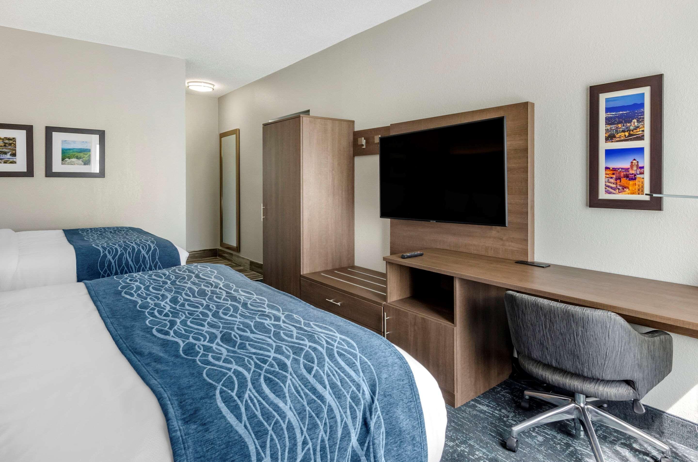 Comfort Inn & Suites Troutville - Roanoke North - Daleville Exterior photo
