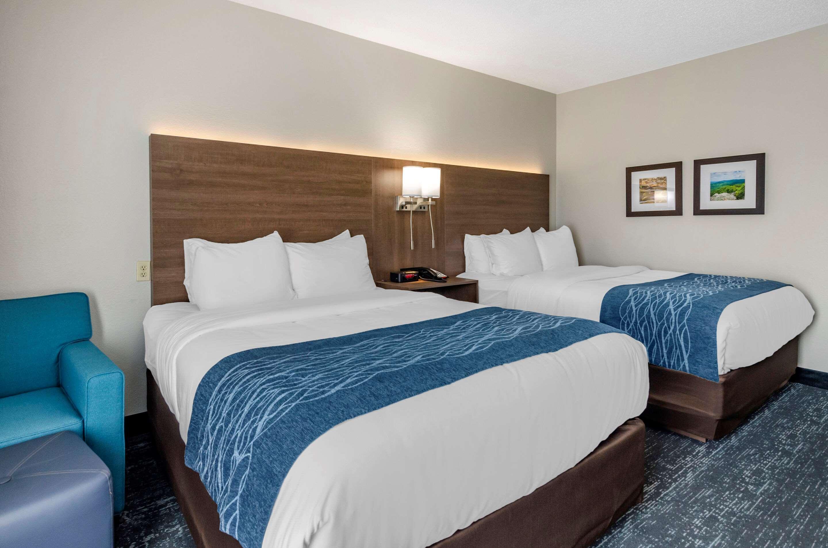 Comfort Inn & Suites Troutville - Roanoke North - Daleville Exterior photo